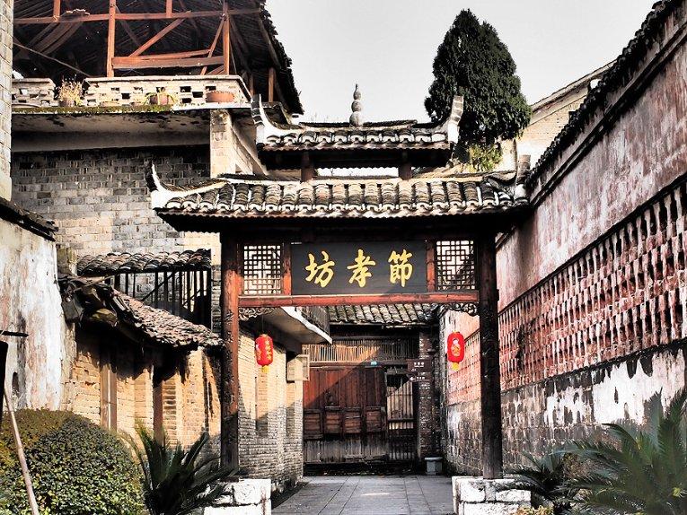 门不当户不对的婚姻:温州富婆执意嫁给穷小伙,婚后却被殴打致死